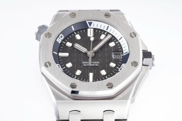 Audemars Piguet  ROYAL OAK Offshore 15720