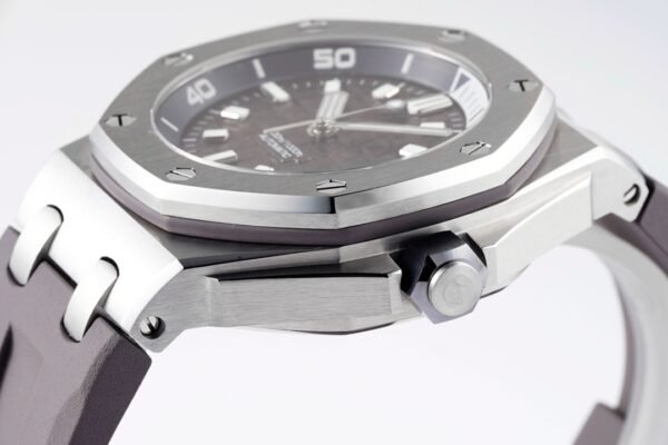 Audemars Piguet  ROYAL OAK Offshore 15720