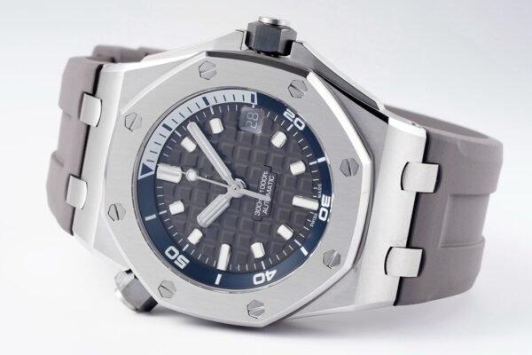 Audemars Piguet  ROYAL OAK Offshore 15720