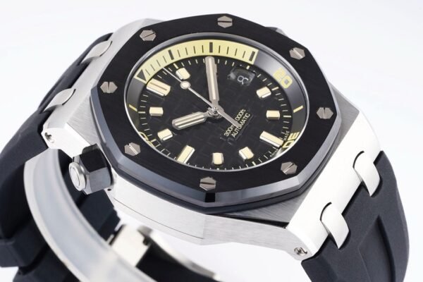 Audemars Piguet  ROYAL OAK Offshore 15720 ZF