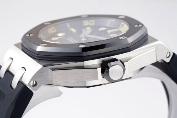 Audemars Piguet  ROYAL OAK Offshore 15720 ZF