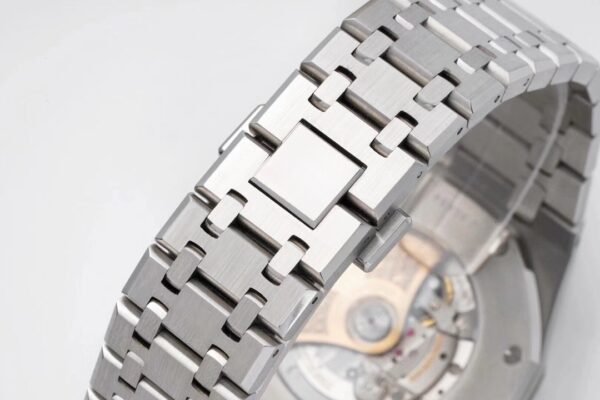 Audemars Piguet  ROYAL OAK  15400