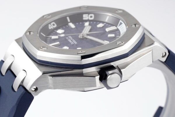 Audemars Piguet  ROYAL OAK Offshore 15720 ZF