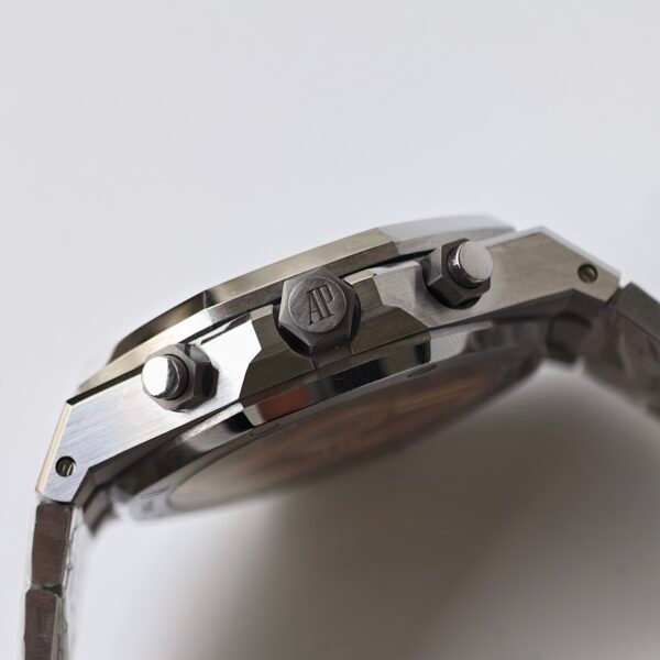 Audemars Piguet  ROYAL OAK 26240ST