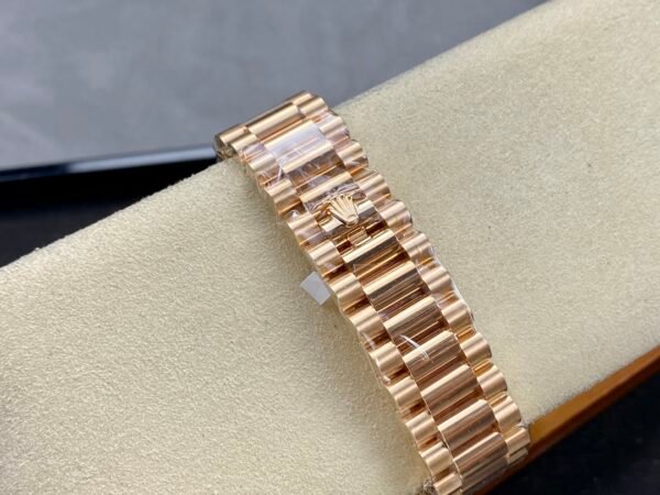 ROLEX DAY-DATE  M228235-0053  ARF