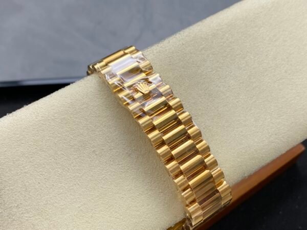 ROLEX DAY-DATE  M228238-0067 ARF