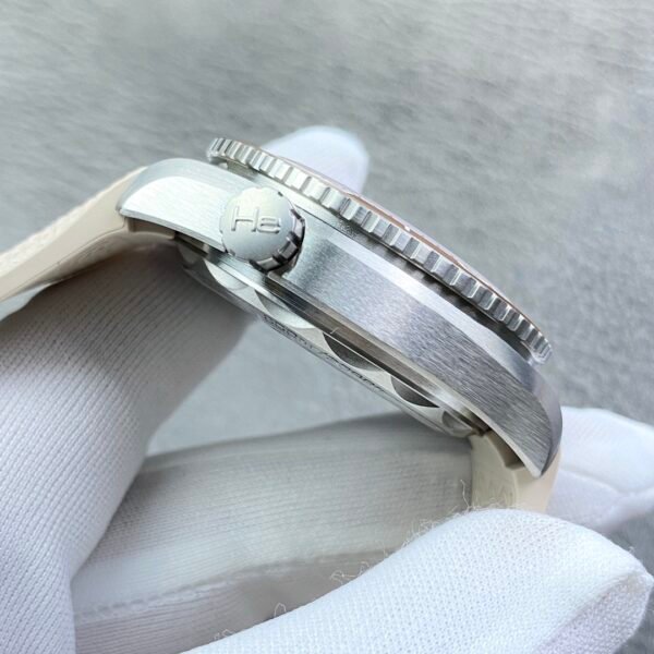 Omega Seamaster Planet Ocean 600M 43.5mm Collection VS Factory