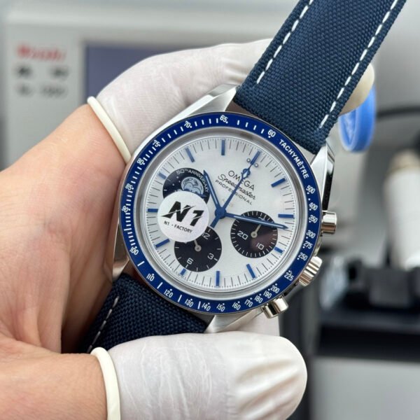 Omega Speedmaster 42mm Silver Snoopy Award