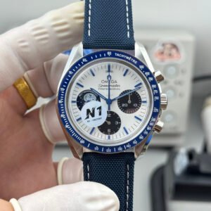 Omega Speedmaster 42mm Silver Snoopy Award