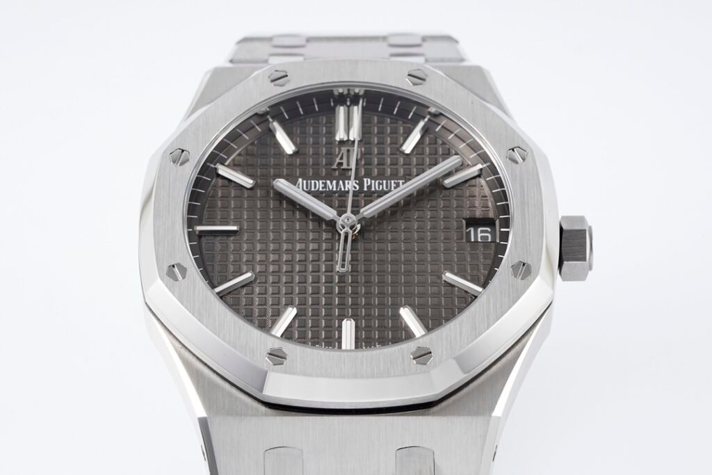 Mastering the Tapisserie: Why the AP Royal Oak 15500 Clone is a Work of Art