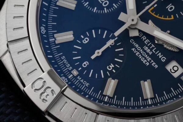 Avenger B01 Chronograph 45 (39) Breitling Avenger B01 Chronograph 45 AB01821A1C1X1 Blue Dial