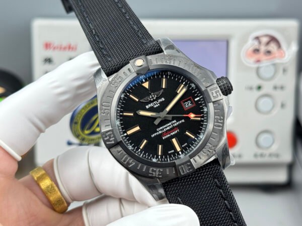 Breitling Avenger Blackbird 44 V17311101B1W1 GF V4