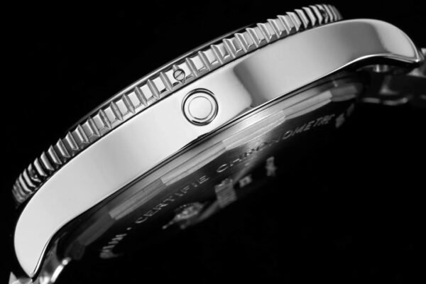 Breitling Superocean Automatic 42 Black and yellow steel bracelet