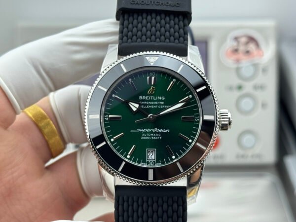 Breitling Superocean Heritage B20 Automatic 42 Green Dial GF