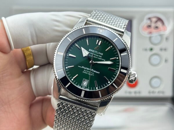 GF Breitling Superocean Heritage B20 Automatic 42 Green Dial
