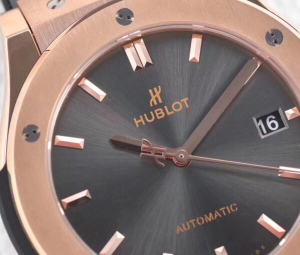 Hublot Classic Fusion 42mm replica black lacquered dial baton hour markers date window at 3 o‘clock