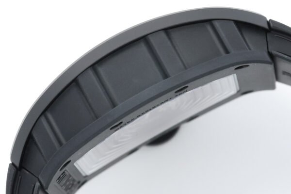 black ceramic, wear-resistant, lightweight, and heat-resistant.