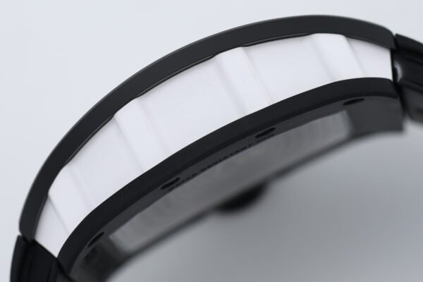 black/white ceramic, wear-resistant, lightweight, and heat-resistant.