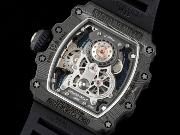 close-up look at the RM21-01 movement