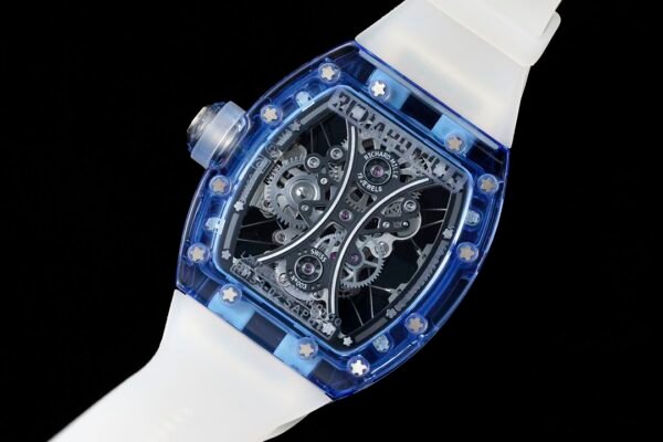 the sapphire crystal case back is adorned with 12 titanium alloy screws, clearly revealing the high-quality internal movement.