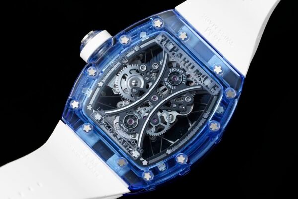 the sapphire crystal case back is adorned with 12 titanium alloy screws, clearly revealing the high-quality internal movement. the sapphire crystal case back is adorned with 12 titanium alloy screws, clearly revealing the high-quality internal movement.