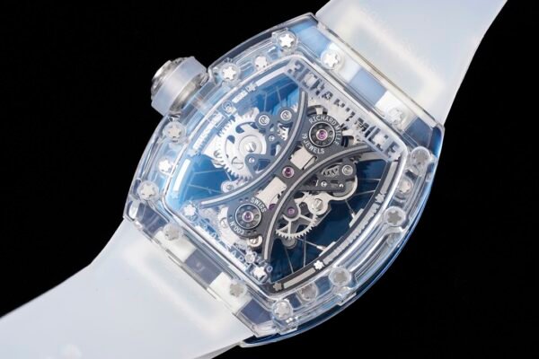 the sapphire crystal case back is adorned with 12 titanium alloy screws, clearly revealing the high-quality internal movement.