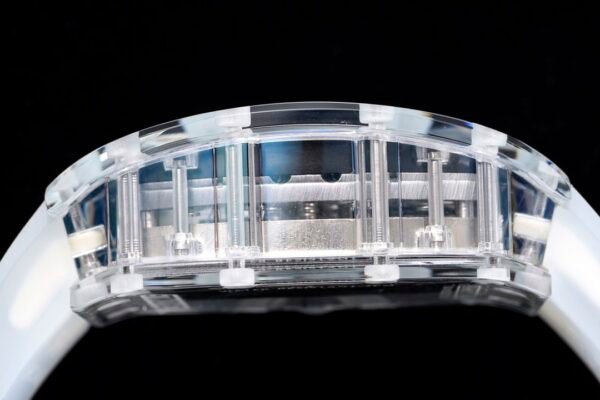 rm53-02 features a transparent sapphire to clearly see the internal structure of the movement.