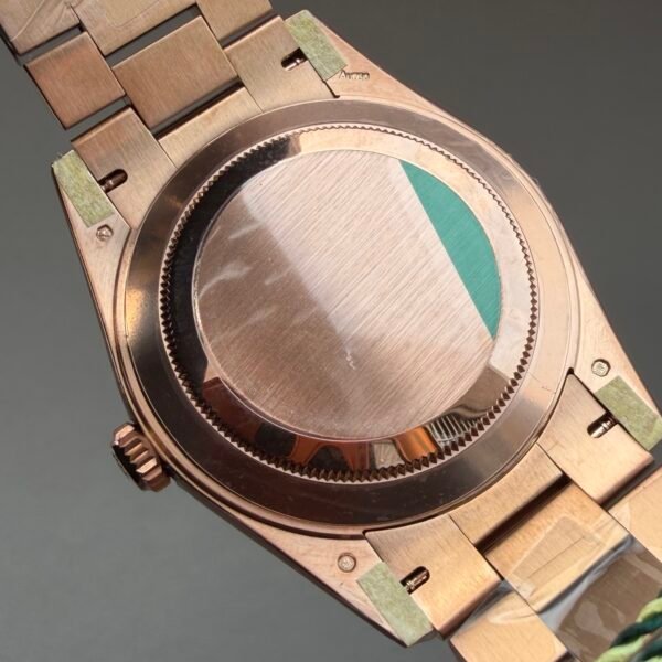 luxury men watch, 40mm, 18 rose gold, gold dog head, au750, crown logo display.