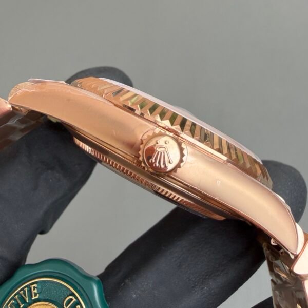 rolex twinlock screw-down crown winding crown fluting daydate 40 100m water resistance