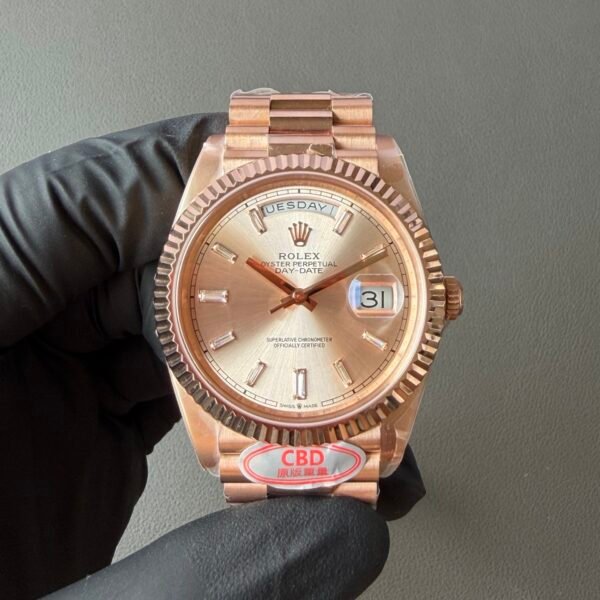 1:1 Super Replica m228235-0004, Champagne-colored fluted bezel, Presidential strap, Caliber 3255, 70-hour power reserve.