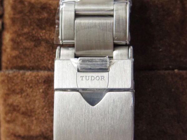 Tudor T-fit micro-adjusting clasp